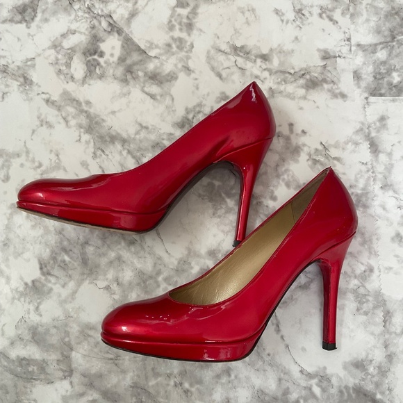 Stuart Weitzman Platswoon Red Patent Leather Pumps - Picture 10 of 11